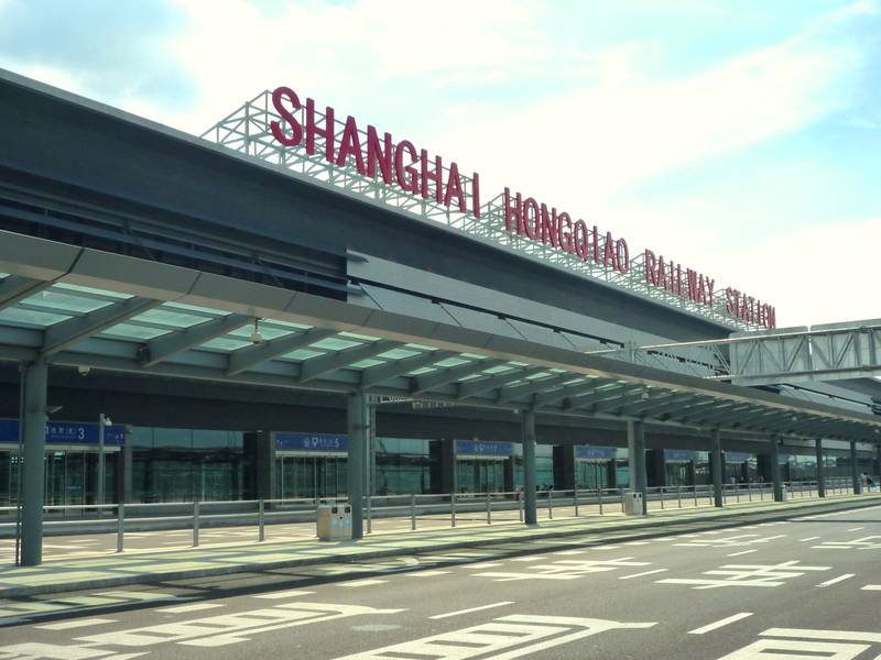 Shanghai Hongqiao Railway Station name sign above the north entrance, with gate numbers 3 and 5